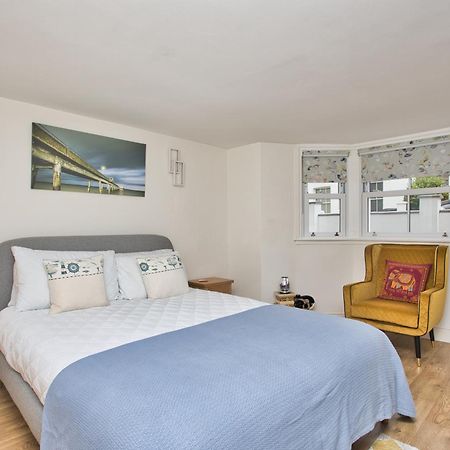 Spacious Seaside Escape In The Heart Of Deal, 4 Mins From The Beach Luaran gambar