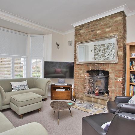 Spacious Seaside Escape In The Heart Of Deal, 4 Mins From The Beach Luaran gambar