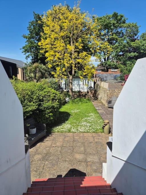 Spacious Seaside Escape In The Heart Of Deal, 4 Mins From The Beach Luaran gambar