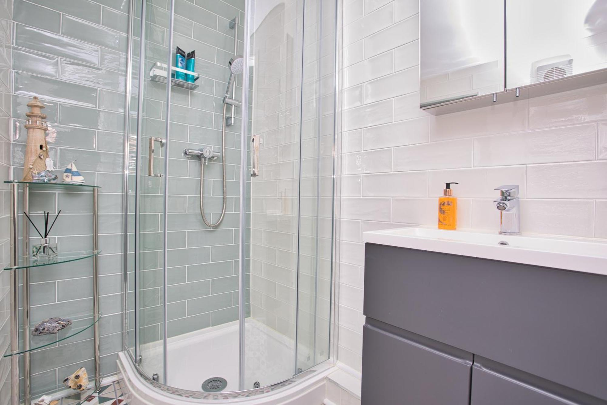 Spacious Seaside Escape In The Heart Of Deal, 4 Mins From The Beach Luaran gambar