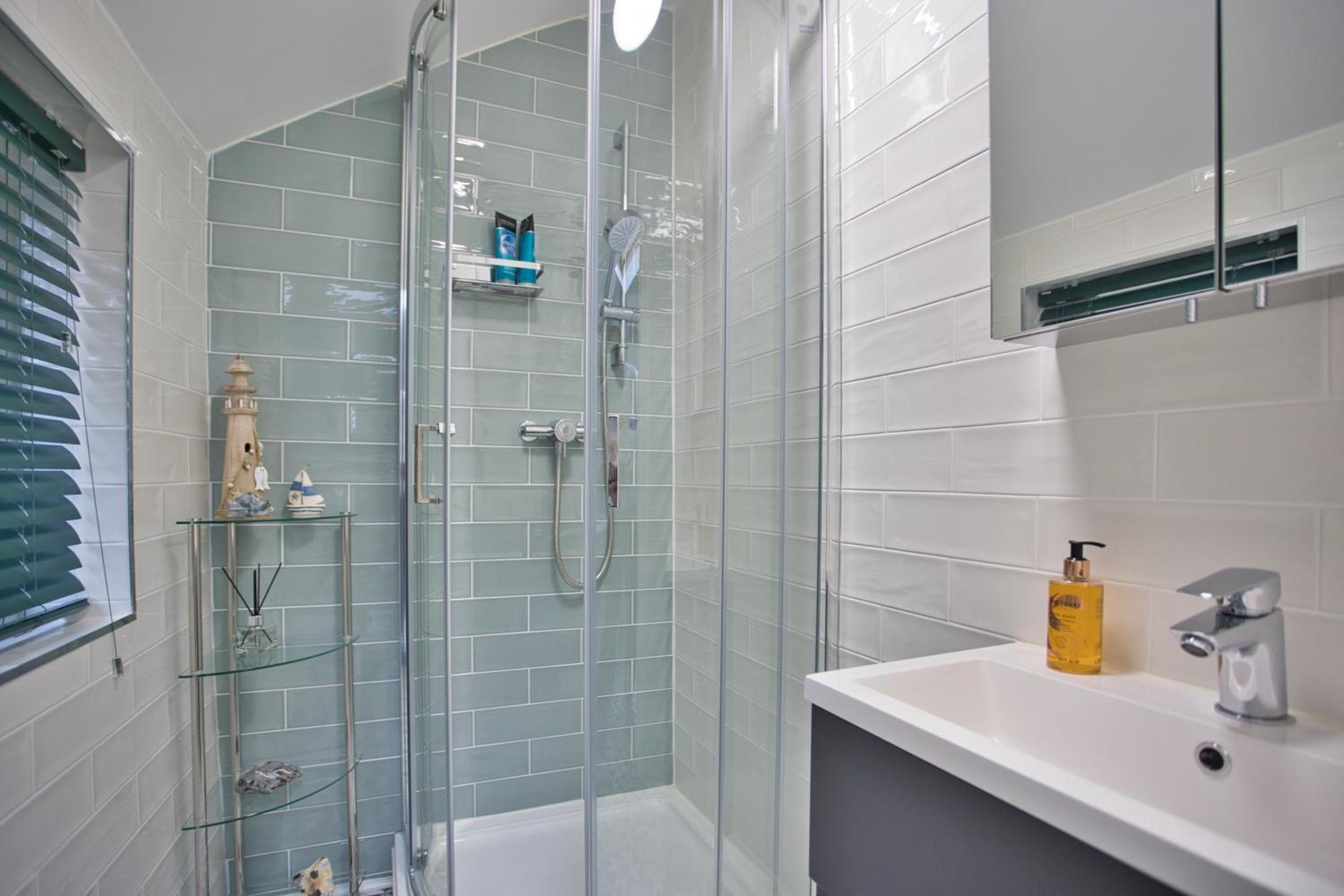 Spacious Seaside Escape In The Heart Of Deal, 4 Mins From The Beach Luaran gambar