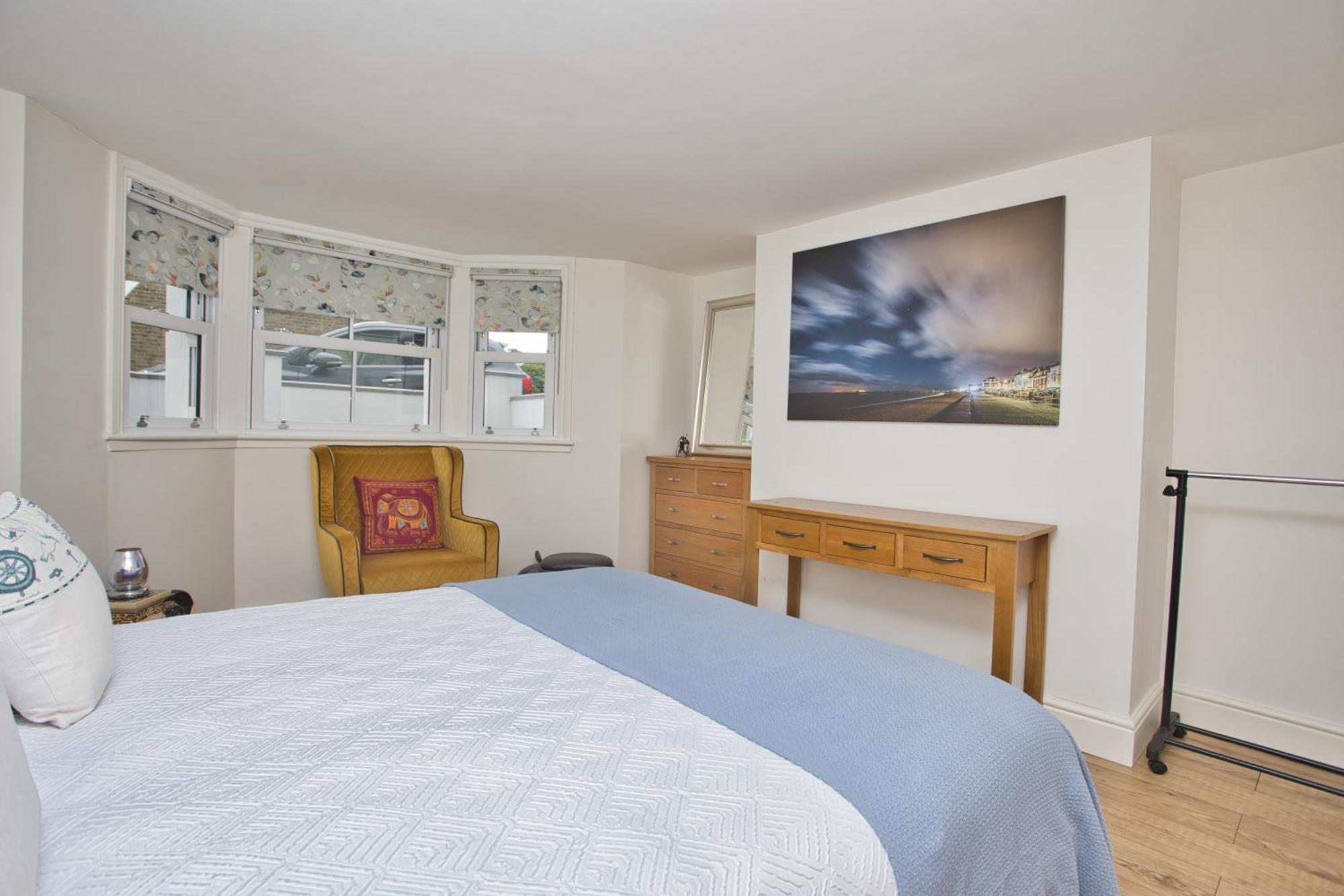 Spacious Seaside Escape In The Heart Of Deal, 4 Mins From The Beach Luaran gambar