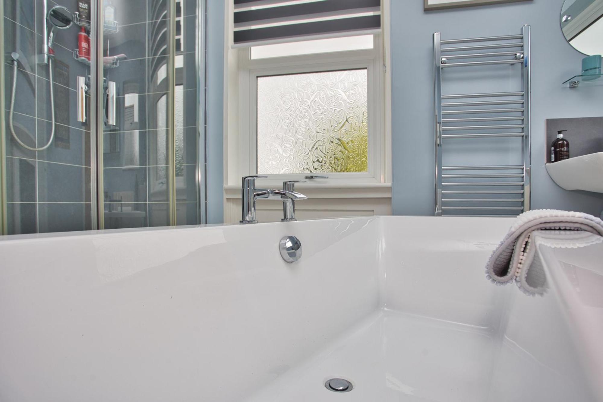 Spacious Seaside Escape In The Heart Of Deal, 4 Mins From The Beach Luaran gambar