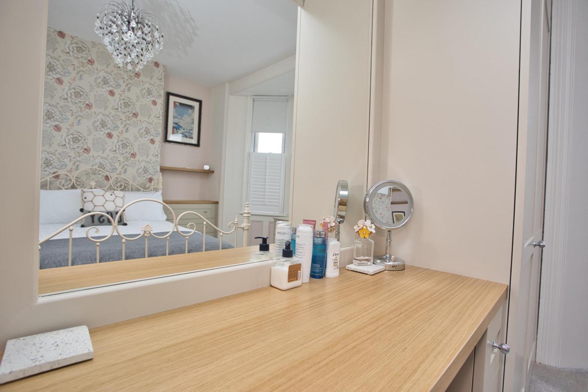 Spacious Seaside Escape In The Heart Of Deal, 4 Mins From The Beach Luaran gambar