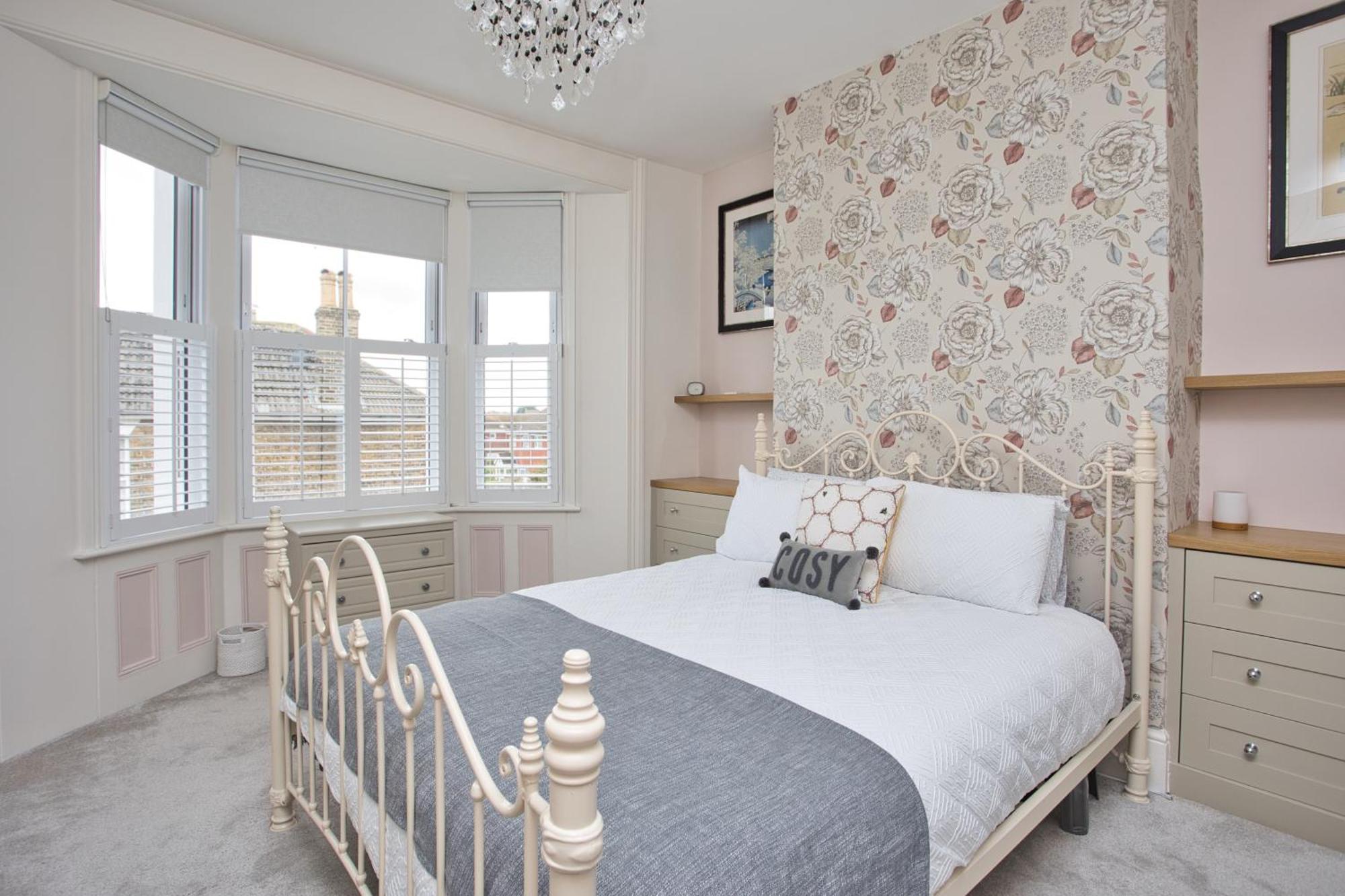 Spacious Seaside Escape In The Heart Of Deal, 4 Mins From The Beach Luaran gambar