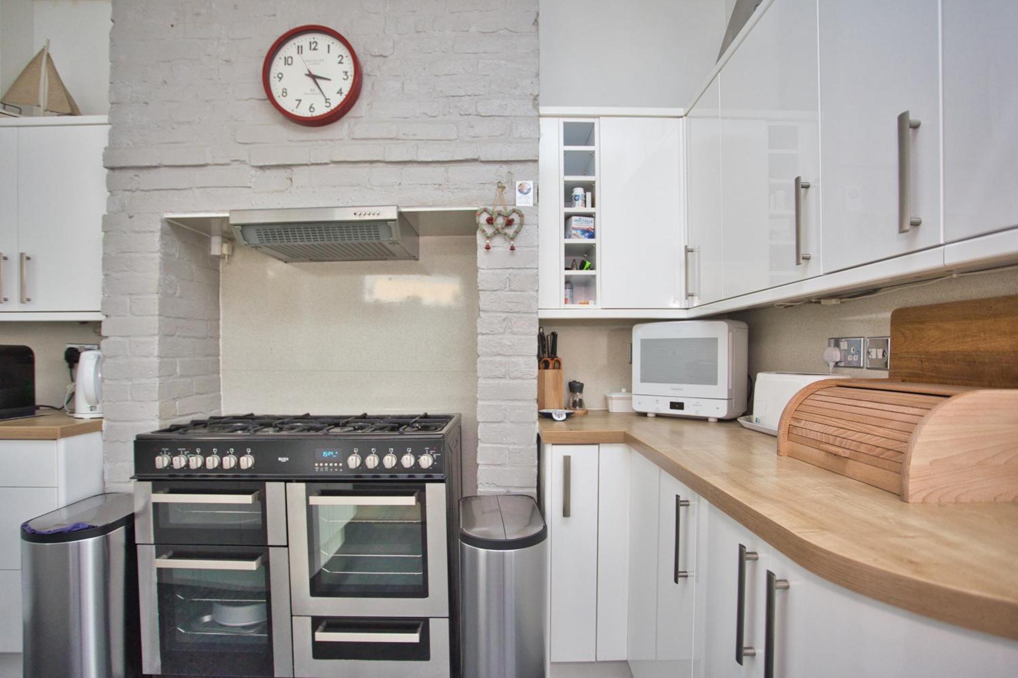 Spacious Seaside Escape In The Heart Of Deal, 4 Mins From The Beach Luaran gambar