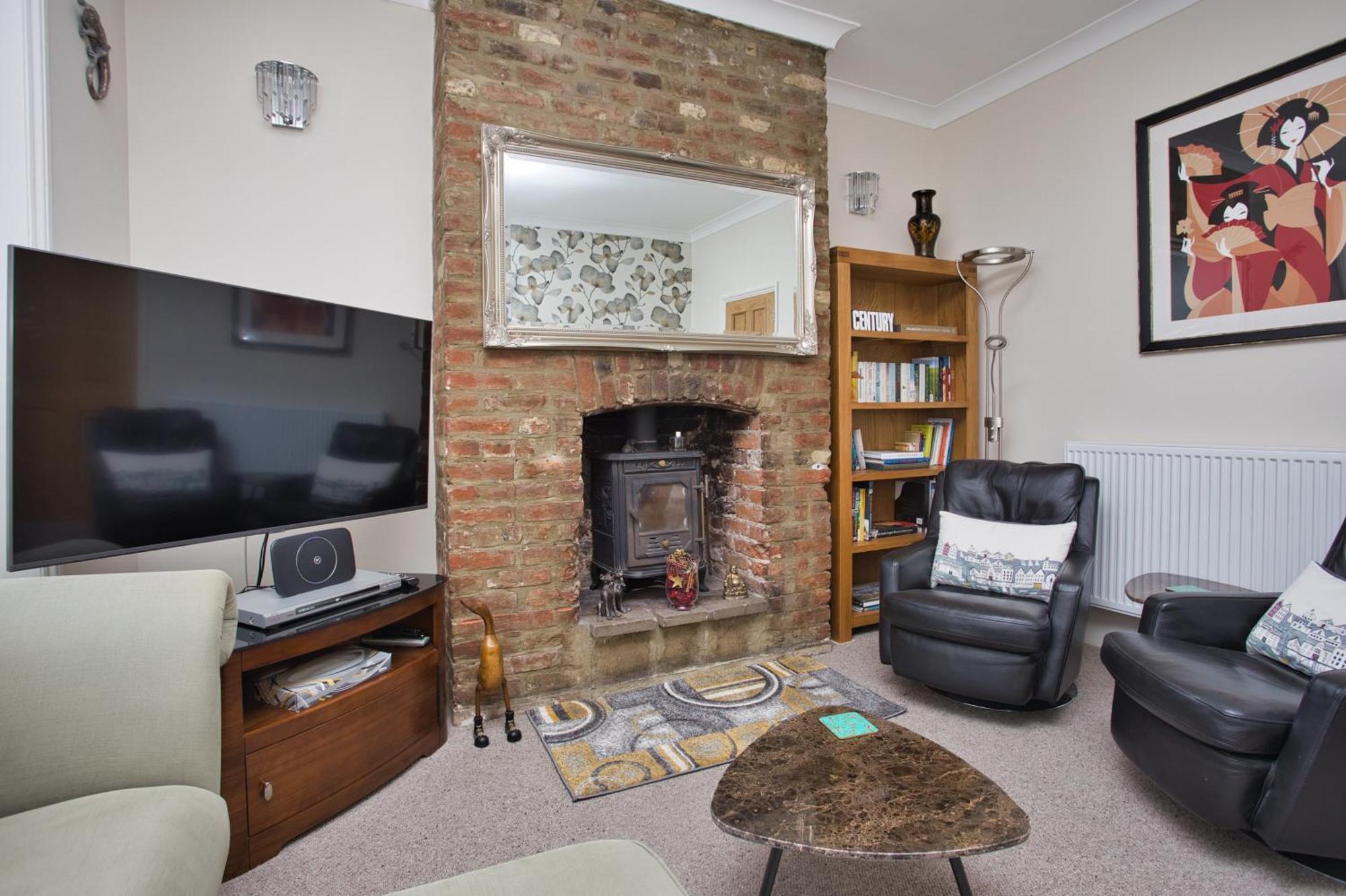 Spacious Seaside Escape In The Heart Of Deal, 4 Mins From The Beach Luaran gambar