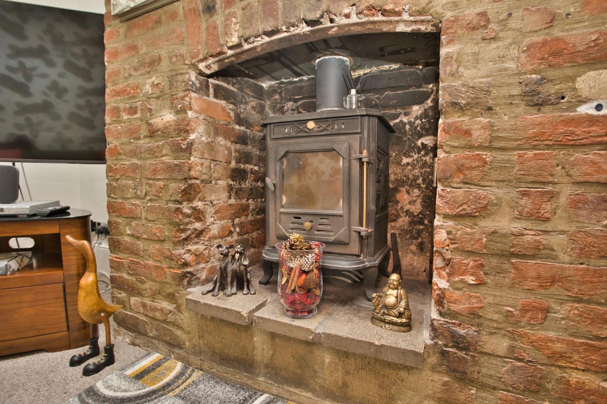 Spacious Seaside Escape In The Heart Of Deal, 4 Mins From The Beach Luaran gambar